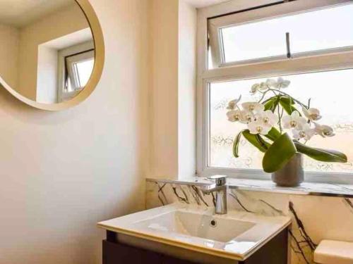 No. 3 A cosy spot for 4 No. 3 A cosy spot for 4