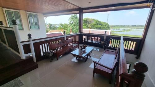 Ayutthaya teak home Homestay