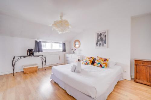 Three-Bedroom Apartment image 10