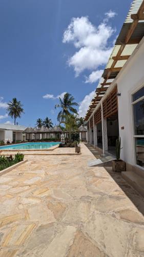 Skats, Mafia Dream Hotel in Kilindoni