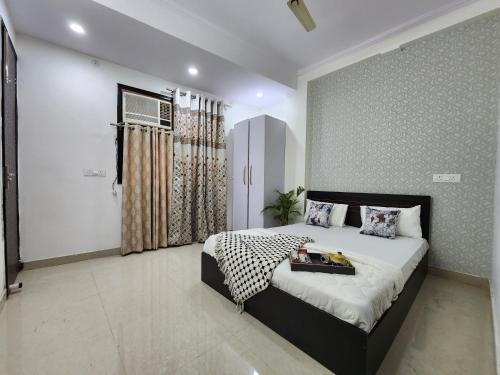 Homlee-Vintage 2BHK Apt Near Central Delhi