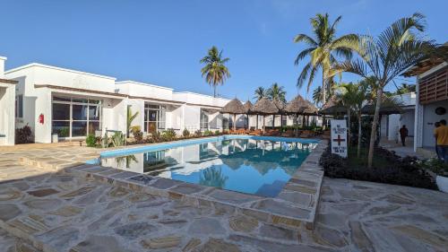 Skats, Mafia Dream Hotel in Kilindoni