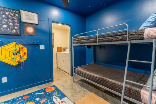 Creekside Paradise - A Peaceful Family Focused Retreat on a Flowing Creek in Sparta, USA