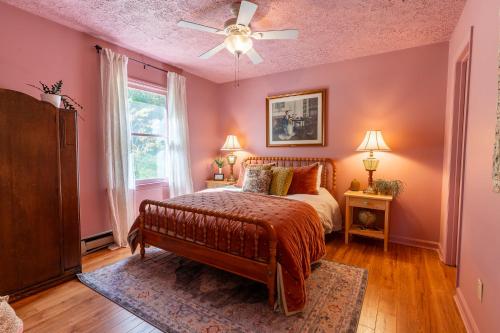 Creekside Paradise - A Peaceful Family Focused Retreat on a Flowing Creek in Sparta, USA