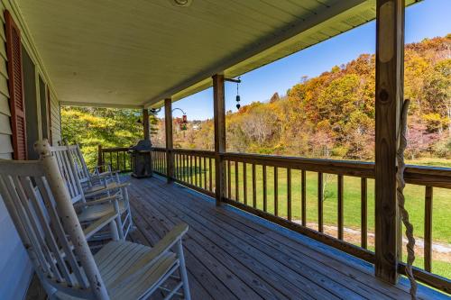 B&B Sparta - Creekside Paradise - A Peaceful Family Focused Retreat on a Flowing Creek - Bed and Breakfast Sparta