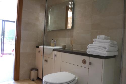 Ванна кімната, Brackness House Luxury B&B in Енструзер