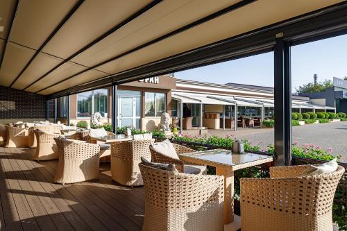 Sonata Hotel & Restaurant "готель Соната" - 레스토랑