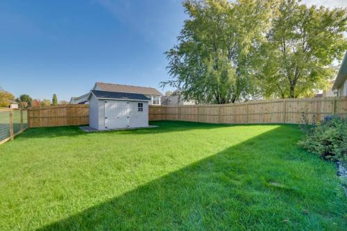 5 Mi to Dtwn Pet-Friendly Wheatland Twin Home!