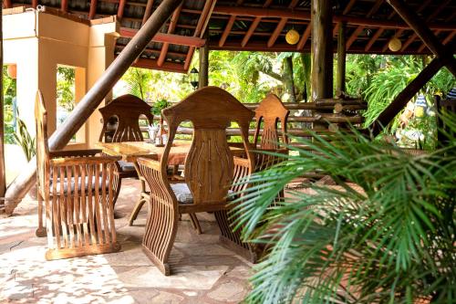 restavracija, Forest Cottages in Kampala