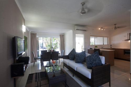 Coral Deluxe Three-Bedroom Villa room in Reef Resort Villas Port Douglas