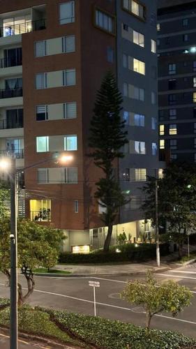 Nice apartment independent in front business center
