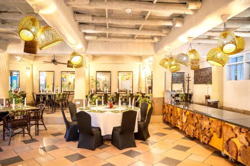 restavracija, Forest Cottages in Kampala