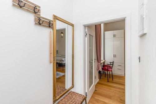 Cozy quiet new apartment in Karlin square, Прага (фото 7)