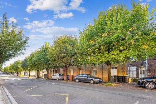 Budget apart city centre with parking