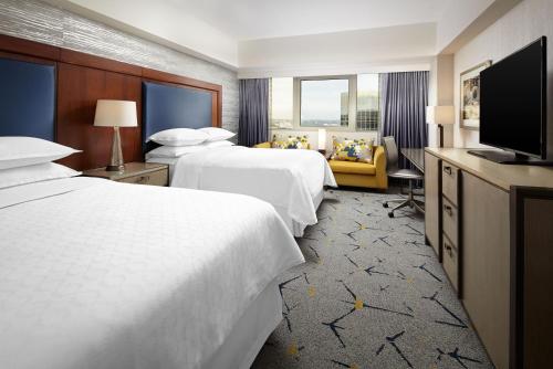2 queen beds