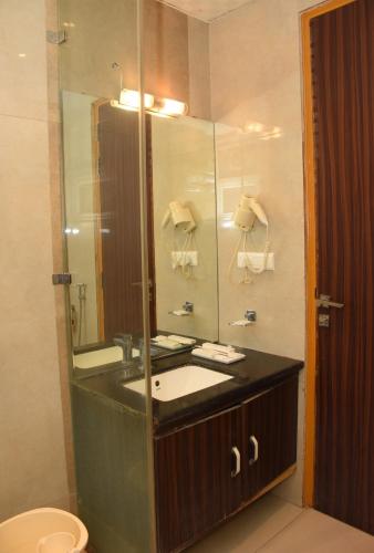 Deluxe Room room in Hotel Gurveer Royal