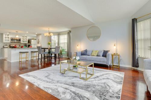 Kissimmee Condo with Perks 6 Mi to Disney World! in Kissimmee, USA