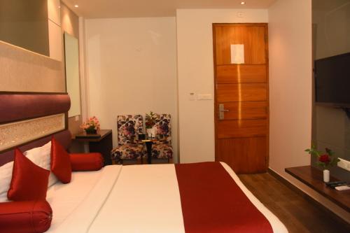 Deluxe Room image 3