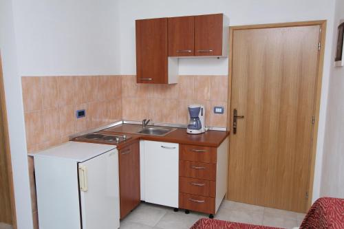One-Bedroom Apartment with Balcony and Sea View image 6