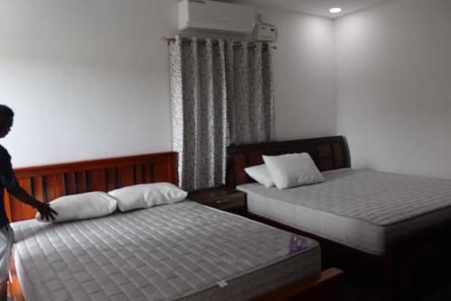 Five-Bedroom House image 10