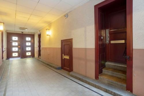 One-Bedroom Apartment image 2