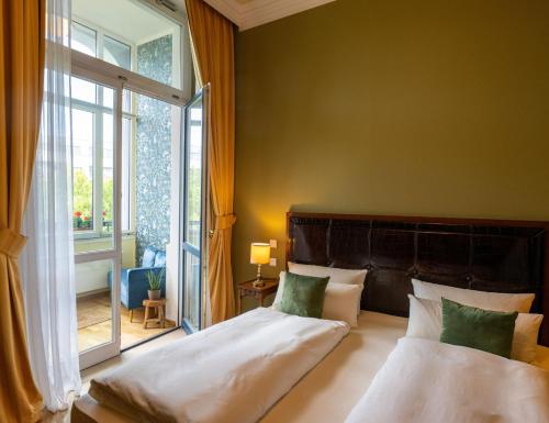 Deluxe Suite image 8