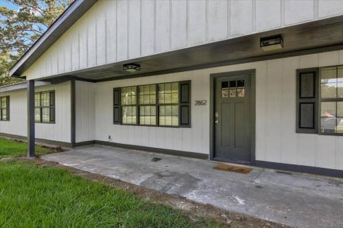 Updated 4 bedroom home in Oragnefield thumb 2