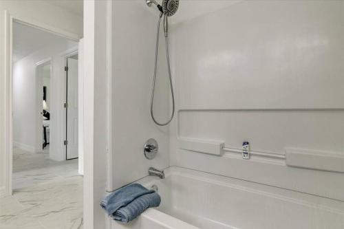Updated 4 bedroom home in Oragnefield thumb 4