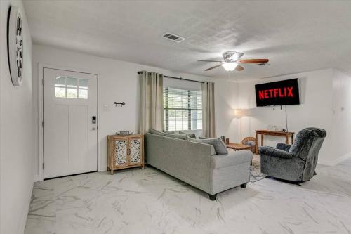 Updated 4 bedroom home in Oragnefield in Bridge City (TX)