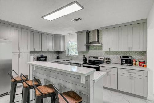 Updated 4 bedroom home in Oragnefield in Bridge City (TX)