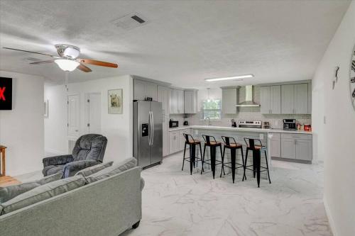 Updated 4 bedroom home in Oragnefield in Bridge City (TX)