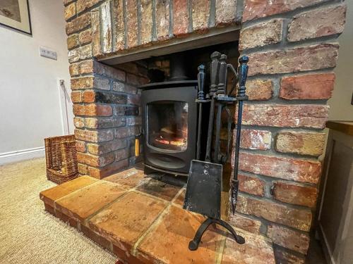 Well Furnished Holiday Cottage In The Heart Of Docking, Norfolk Ref 99009ht