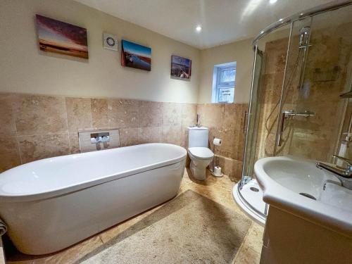 Well Furnished Holiday Cottage In The Heart Of Docking, Norfolk Ref 99009ht