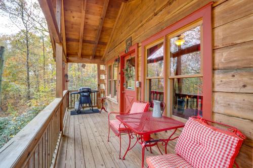 Little Fox Den Ellijay Cabin Rental with Hot Tub!