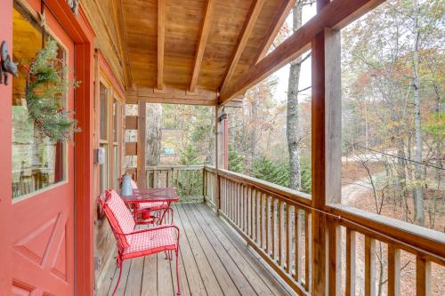 Little Fox Den Ellijay Cabin Rental with Hot Tub!