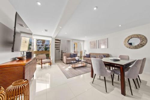 Amazing BahiaMar beachfront 2 steps from amenities