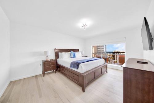 Amazing 7th floor beachfront condo wonderful views