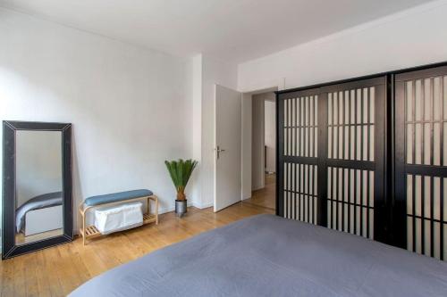 One-Bedroom Apartment image 8