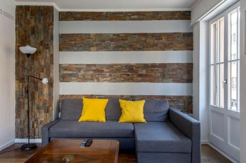 One-Bedroom Apartment image 6
