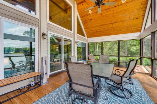 Upscale Lake Living Private Dock and Beach! - image 13