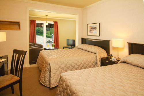 Double Room with Two Double Beds - Garden View