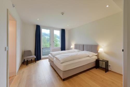 5 bedrooms, 6 beds