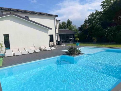 Villa de 5 chambres avec piscine privee jacuzzi et jardin clos a Longages