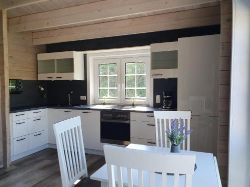 Idyllisches-Blockbohlenhaus-mit-eigenem-Garten-und-Sauna-zum-Wohlfuehlen in Rastorf