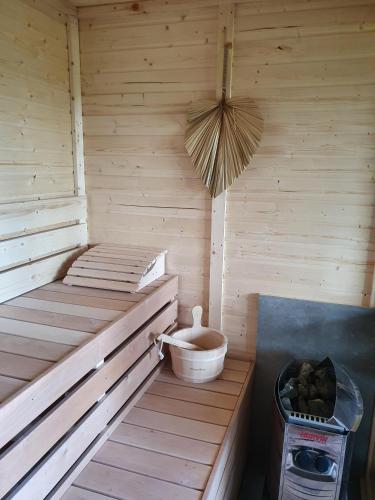 Idyllisches-Blockbohlenhaus-mit-eigenem-Garten-und-Sauna-zum-Wohlfuehlen in Rastorf