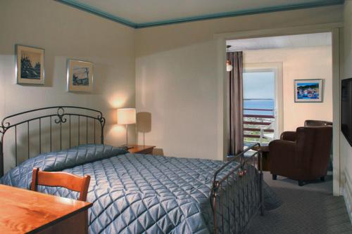 Queen Room with Sea View and balcony