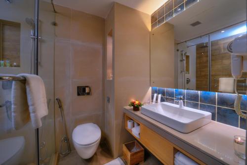 room detail thumbnail 2