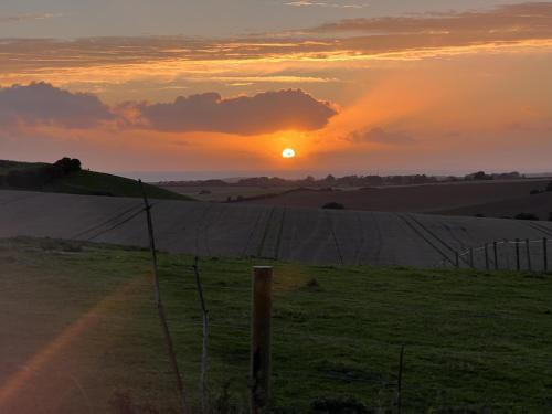 Bike Shed 1-Bed Cottage Sleeps 2 Pet Friendly in Central Wight