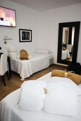 Superior Triple Room image 10