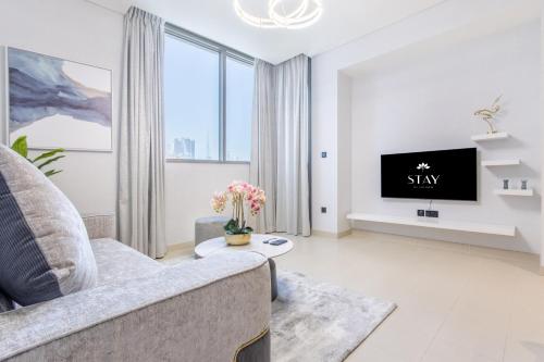 STAY BY LATINEM Luxury 2BR Holiday Home CV A814 near Burj Khalifa, Dubaj